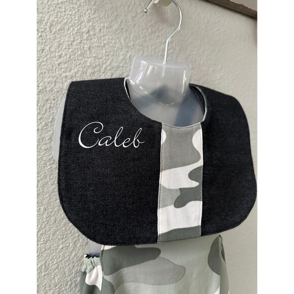 Baby Boy Camo Romper matching Bib Personalized Romper Bib Boy Set 9-12 - Picture 3 of 7